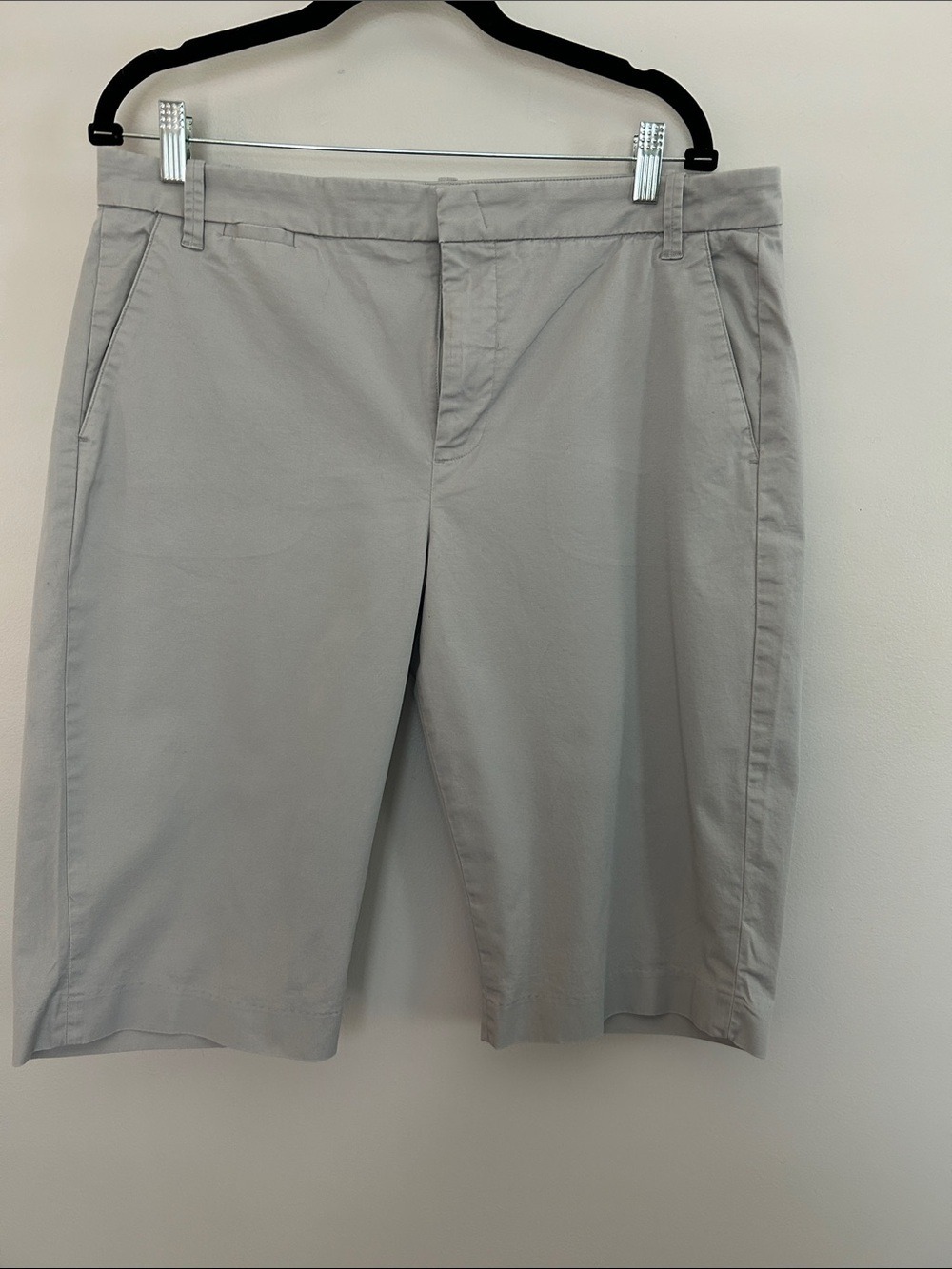 Vince Coin Pocket Bermuda Shorts - Light Gray